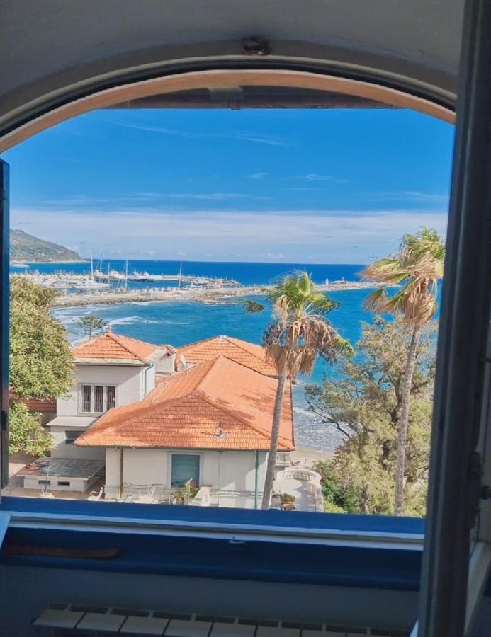 The Shell - New Interior Look But Same Old Charme 200Mt From The Sea With Garden And Parking Nearby Apartment Imperia Bagian luar foto