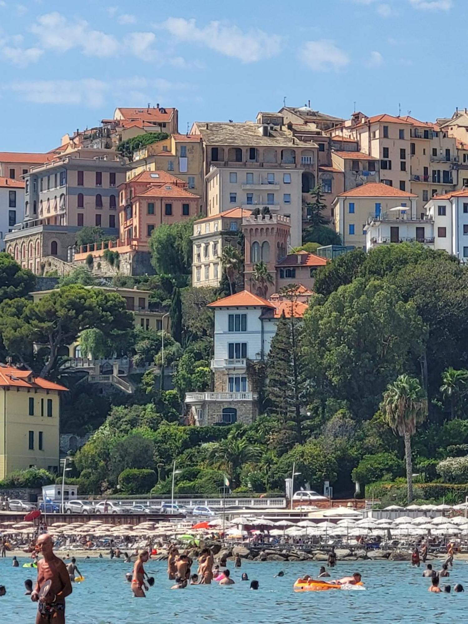 The Shell - New Interior Look But Same Old Charme 200Mt From The Sea With Garden And Parking Nearby Apartment Imperia Bagian luar foto