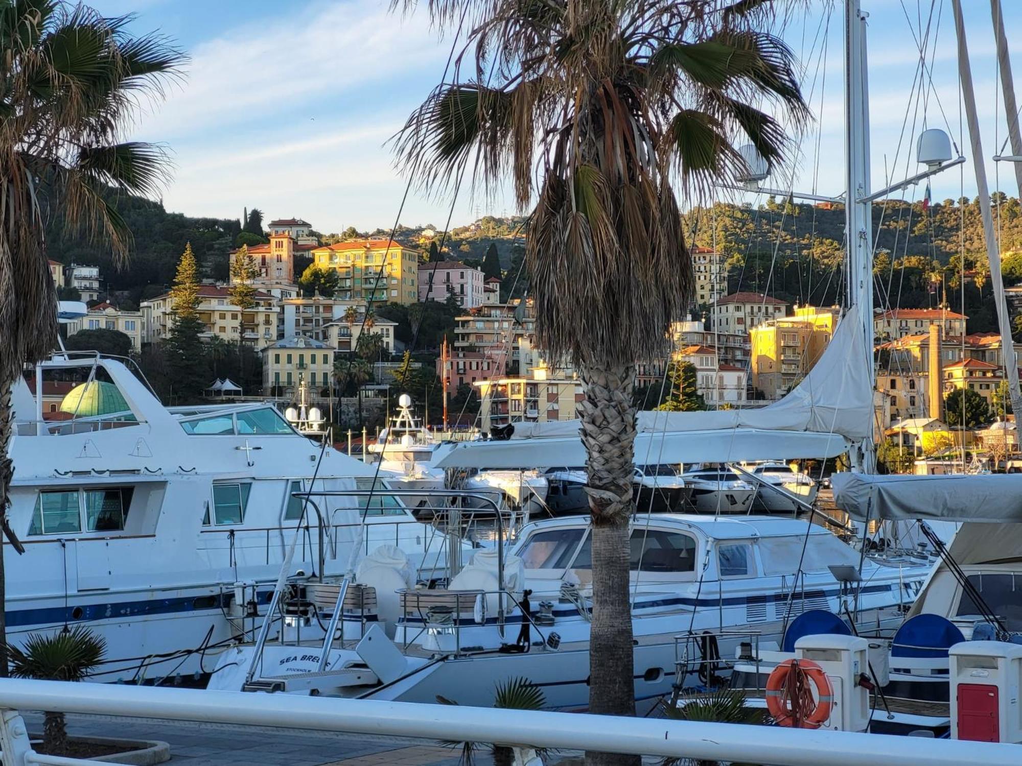 The Shell - New Interior Look But Same Old Charme 200Mt From The Sea With Garden And Parking Nearby Apartment Imperia Bagian luar foto